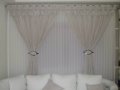 cortinas de voil com chale de nó no varão